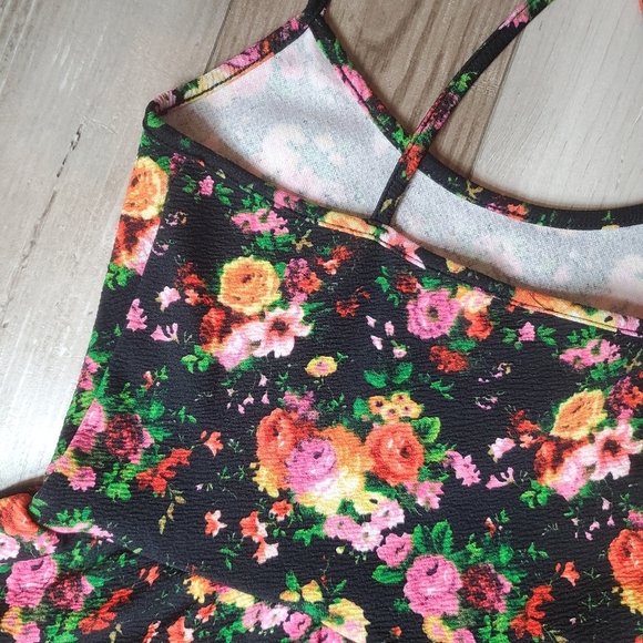 Wet Seal Black Floral Print Crisscross Back Mini Skater Dress Size Small NWOT - Picture 11 of 12